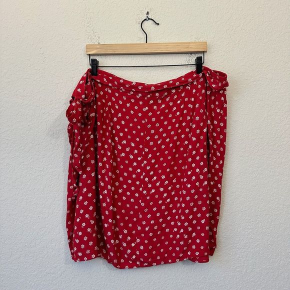 NWOT MADEWELL Red Wrap Mini Skirt in Bandana Flower - Picture 6 of 12